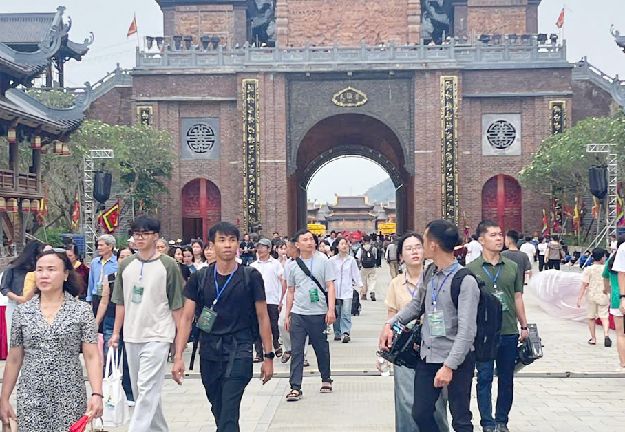 Ninh Bình đón gần 2,8 triệu lượt du khách trong 9 ngày qua

